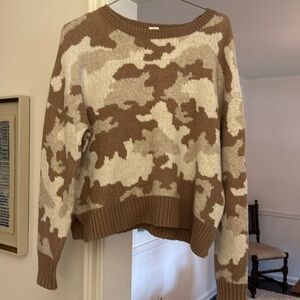 Kaisley Sweater. Brown/Tan/Cream Camo. Woman’s Large. Super Soft.